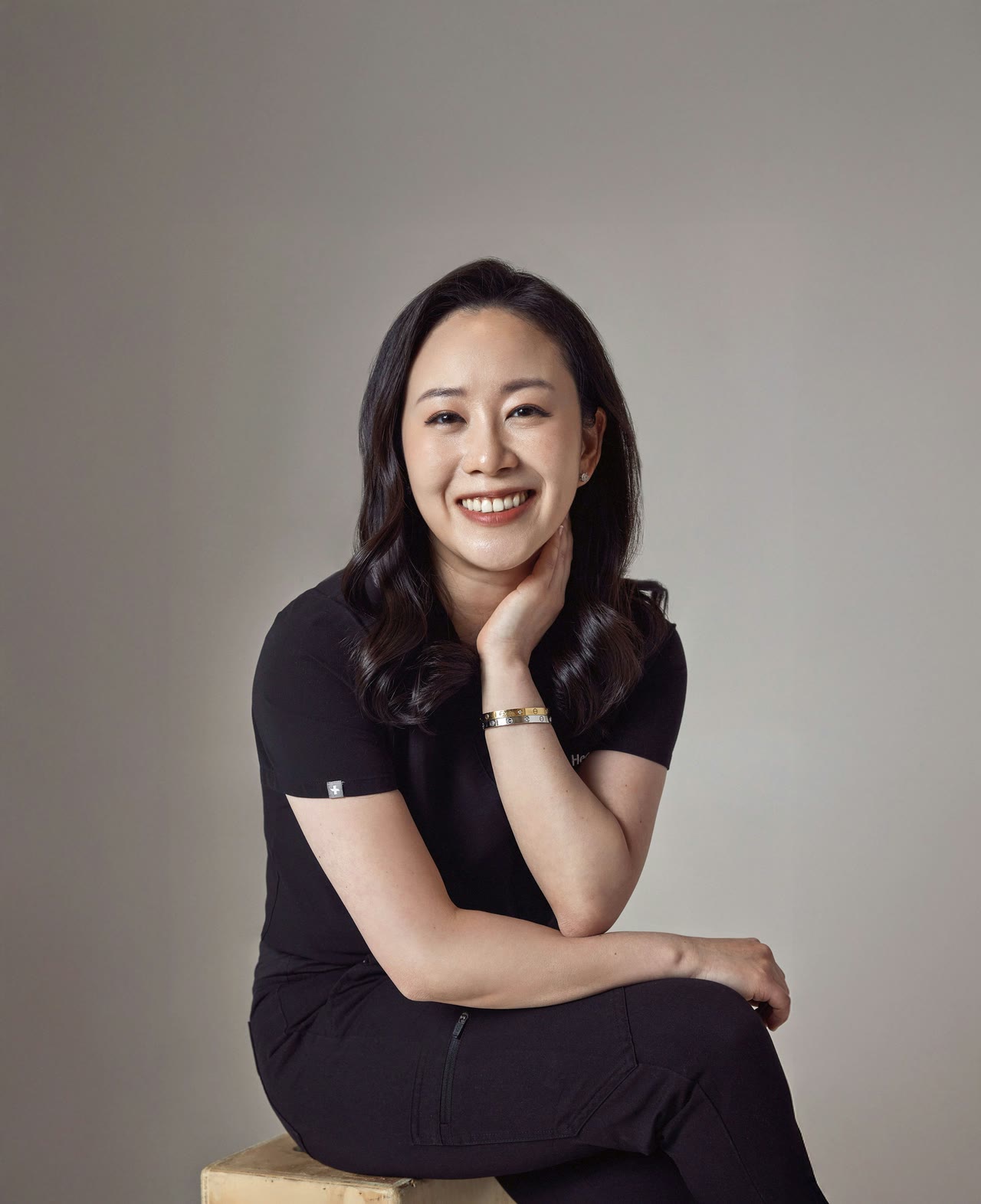 Portrait of Dr. Min Hee Oh, cosmetic dentist in Los Angeles
